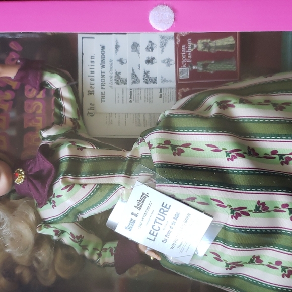 Barbie The Front Window - Picture 5 of 8